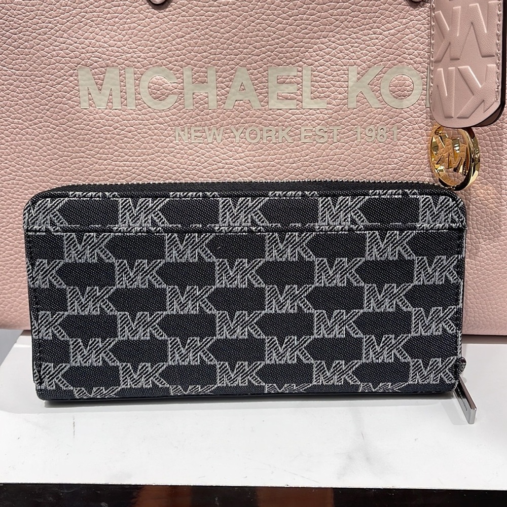 Michael Kors Men’s Women’s Cooper Tech Zip Around Continental Wallet
Black Multi